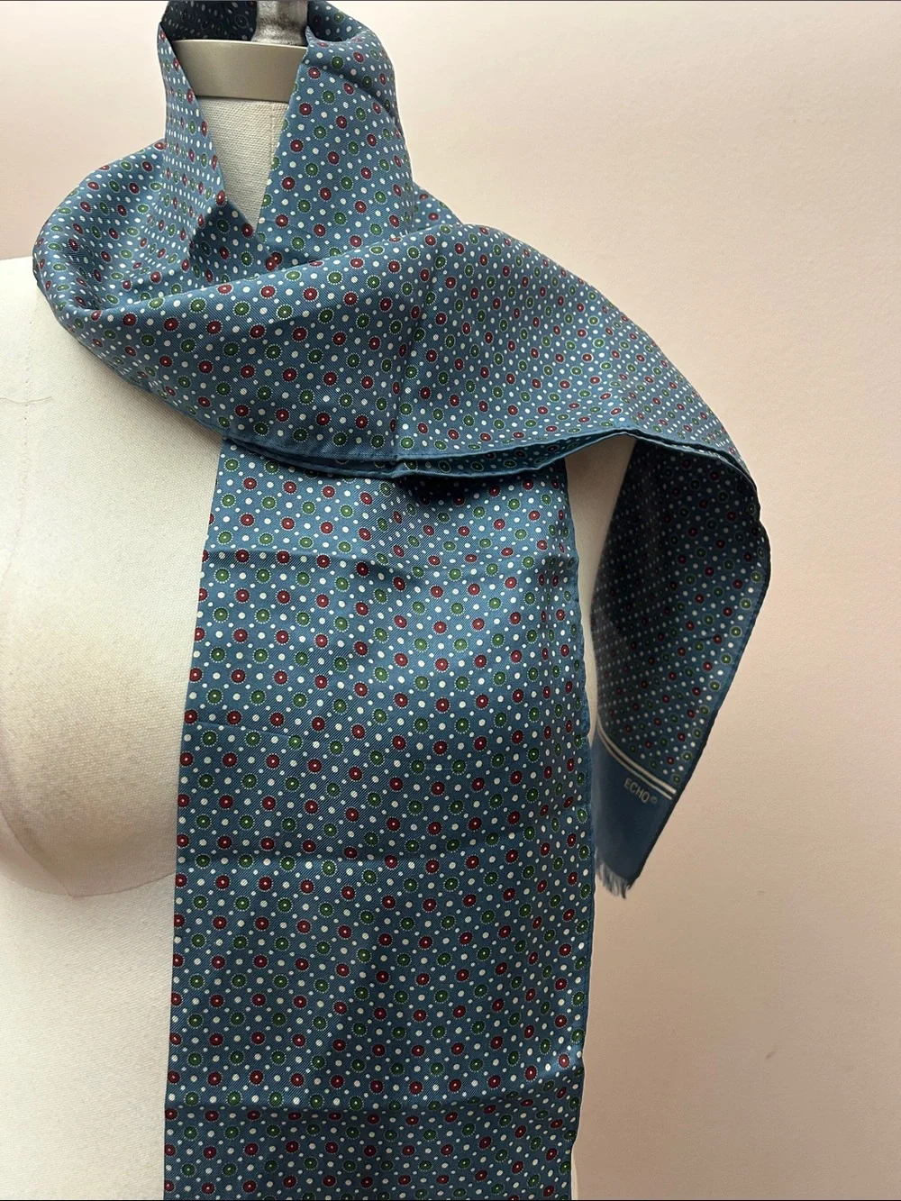 Echo scarf motif vtg